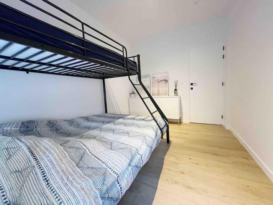 Luxury 2 Bedroom Apartment In The Heart Of Остенде Екстериор снимка