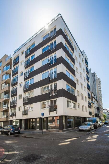 Luxury 2 Bedroom Apartment In The Heart Of Остенде Екстериор снимка